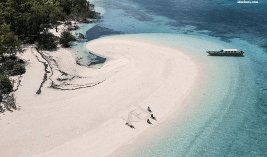 Ngetrip ke Kepulauan Kei, pantai ohiodertawun, pantai metro, pulau bair, pulau adranan, dermaga dian pulau, pasir timbul ngurtafur, goa hawang, pantai ngur sarnadan, 