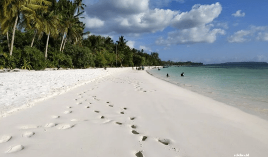 Ngetrip ke Kepulauan Kei, pantai ohiodertawun, pantai metro, pulau bair, pulau adranan, dermaga dian pulau, pasir timbul ngurtafur, goa hawang, pantai ngur sarnadan, 
