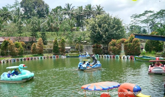 Liburan Keluarga di Wisata Pereng Cilongok Banyumas 4 Menikmati alam sekitar Wisata Pereng Cilongok