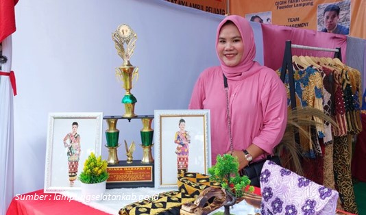 Bangga, ada Kain Tapis Lampung di Penobatan Raja Charles III! 2 Sulam Usus Kerajinan Khas Lampung, Kain Tapis Lampung