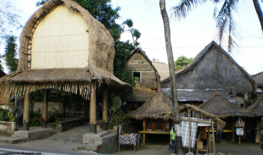 4 Hari 3 Malam Family Trip di Lombok, Pasti Cocok! 1 family trip lombok, kampung sade, pantai kuta mandalika, bukit merese, pantai selong belanak, pink beach, gili petelu, air terjun benang kelambu, desa wisata bonjeruk, kampung sukarara, bukit malimbu, pantai senggigi,