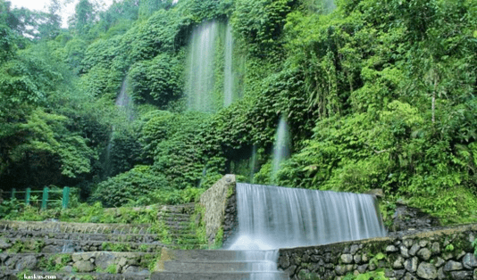 4 Hari 3 Malam Family Trip di Lombok, Pasti Cocok! 6 family trip lombok, kampung sade, pantai kuta mandalika, bukit merese, pantai selong belanak, pink beach, gili petelu, air terjun benang kelambu, desa wisata bonjeruk, kampung sukarara, bukit malimbu, pantai senggigi,