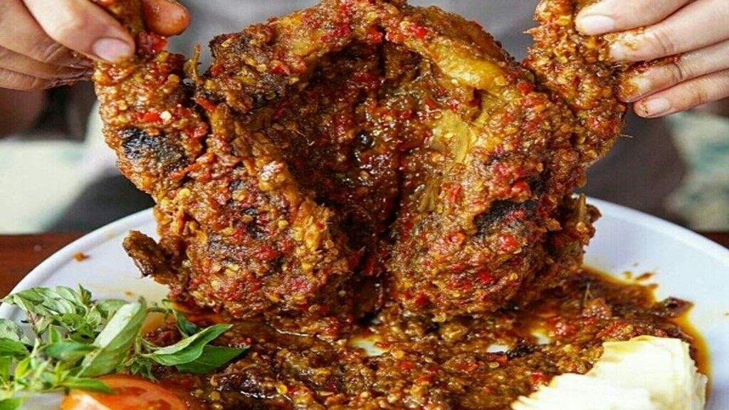 Ayam goreng khas Nusantara yang terkenal