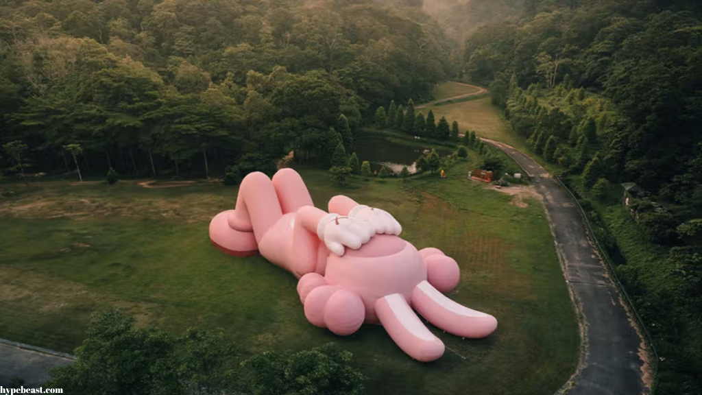 brian donelly, kaws, kaws: holiday, prambanan, candi prambanan,