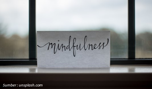 5 Cara Meringankan Beban Pikiran Agar Tidak Stres 6 Mindfulness cara menghilangkan pikiran yang berat
