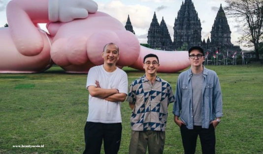 brian donelly, kaws, kaws: holiday, prambanan, candi prambanan, 