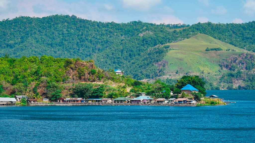 danau sentani, jayapura, papua,