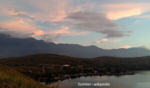 Wisata Alam di Jayapura Papua Danau Sentani