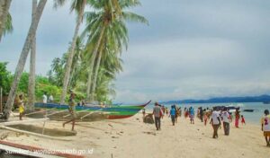 Wisata di Teluk Wondama