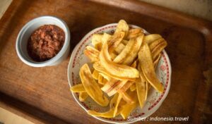 Pantang Pulang Sebelum Kenyang, Ini 9 Rekomendasi Kuliner Likupang! 6 Pisang Goroho dan Sambal Roa Kuliner Likupang