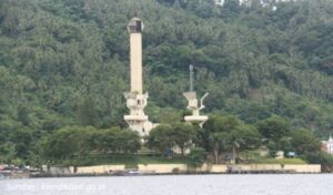 Tugu Trikora Pulau Lembeh