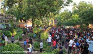  Festival Perang Topat