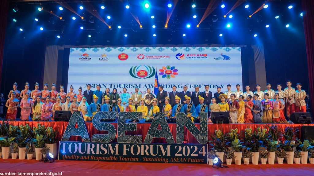 Balikpapan dan Surabaya Raih Penghargaan ASEAN Clean Tourist City Award 2024 Balikpapan dan Surabaya Raih Penghargaan ASEAN Clean Tourist City Award 2024