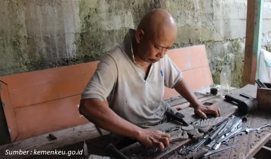 Kerajinan Kayu Hitam Palu