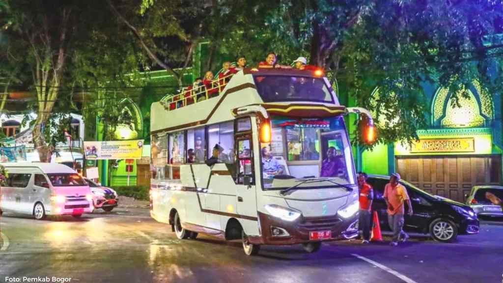Nostalgia di Kota Lama Gresik dengan Bus Wisata Bandar Grisse bandar grisse,