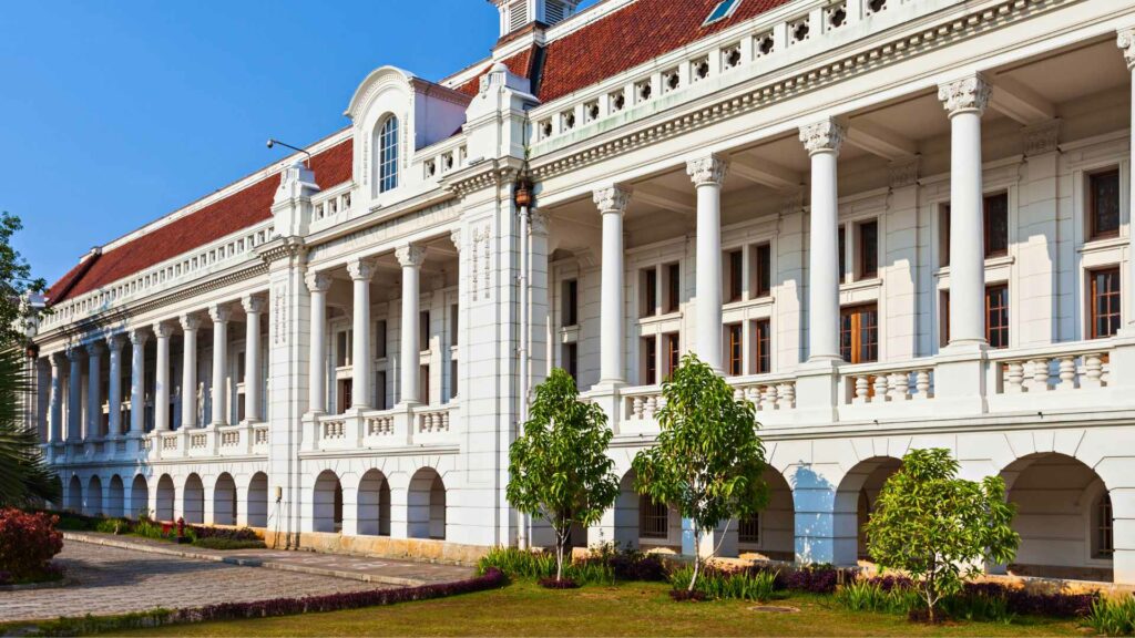 Musim Hujan Bingung Mau Ke Mana? Coba Museum dan Pemandian Air Panas! musim hujan, rekomendasi wisata musim hujan,