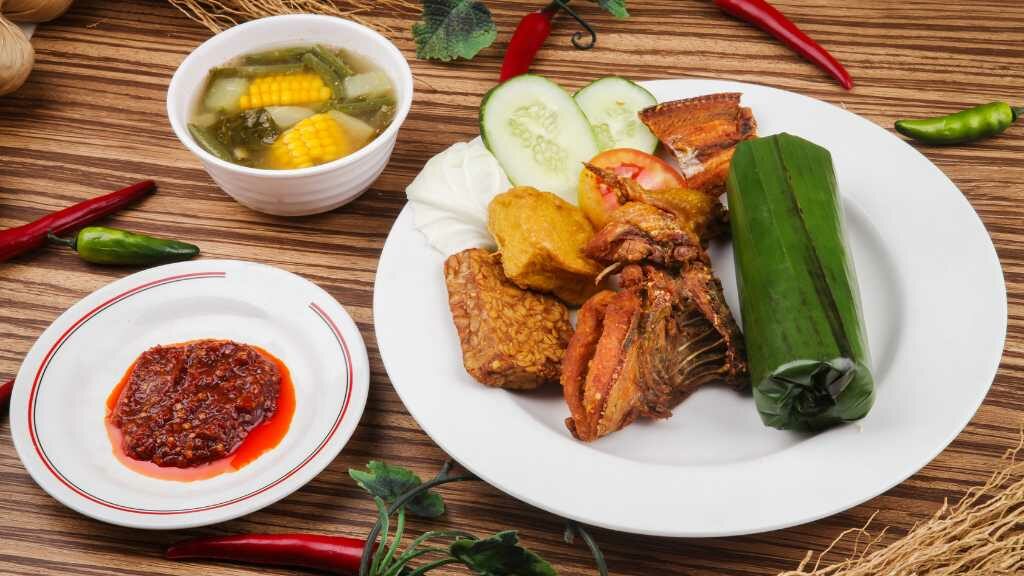 Ternyata Keunikan Nasi Timbel Ada Pada Sensasi Menyantapnya