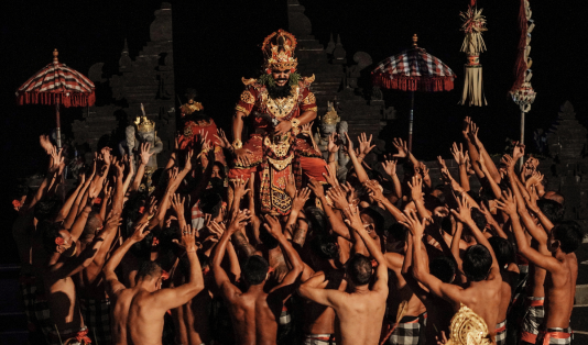 Sejarah Tari Kecak yang Menginspirasi Soundtrack Film Avatar: The Last Airbender 1 tari kecak,