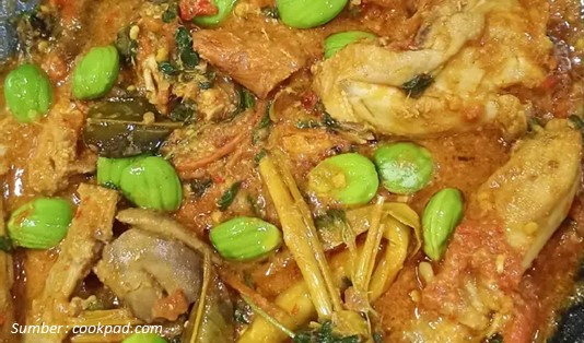 Sensasi Pedas Gurih Ayam Tumis Pete & Kemangi