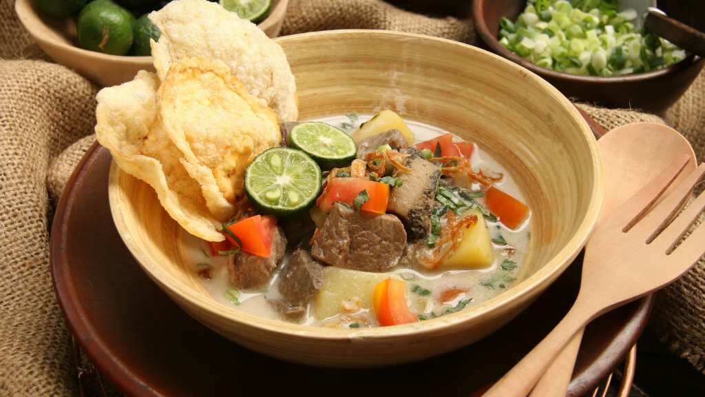 Ciri Khas Soto Betawi, Ada Bahan Tambahan yang Bikin Creamy!