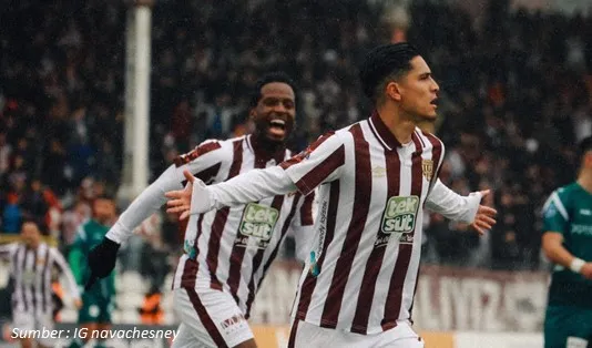 Striker keturunan Indonesia di luar negeri Navarone Foor