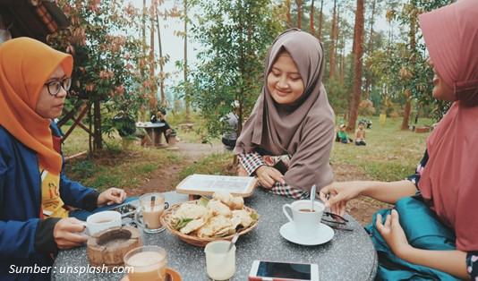 Manfaat Outing Kantor