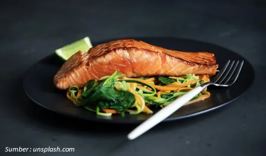 5 Rahasia Menjaga Berat Badan Ideal dengan Makanan Rendah Kalori 2 Tips Memilih Makanan Rendah Kalori yang Tepat