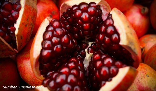 Daftar 7 Buah Penambah Darah yang Baik untuk Lambung 4 buah penambah darah yang baik untuk lambung delima