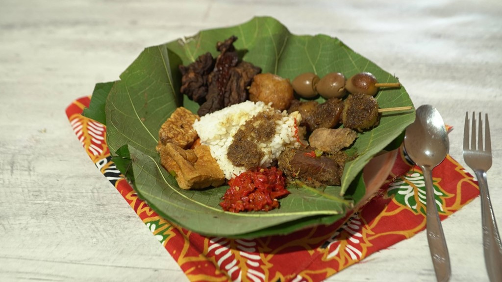 5 Kuliner Legendaris Cirebon, Mulai Dari Empal Gentong Hingga Rujak Gamel Kuliner Legendaris Cirebon