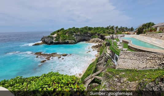 5 Wisata Ekstrem di Indonesia yang Wajib Dicoba untuk Pecinta Adrenalin Bahagia 3 Blue Lagoon Cliff Jumping Bali