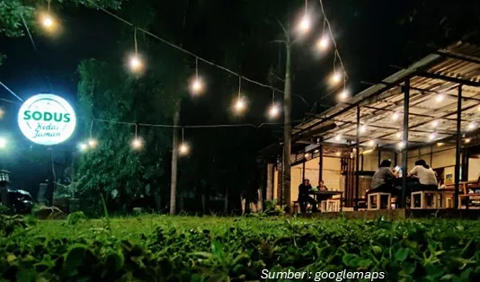 Wisata Kuliner yang Menggoda! 5 Tempat Makan Favorit Dekat Masjid Agung Surabaya 1 Tempat Makan Favorit di Dekat Masjid Agung Surabaya
