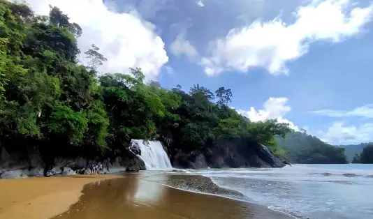 5 Air Terjun di Indonesia yang Airnya Langsung Jatuh ke Laut 4 Air Terjun di Indonesia yang Airnya Langsung Jatuh ke Laut, curug, air terjun, Air Terjun Jogan, Gunungkidul, Yogyakarta, Air Terjun Banyu Tibo, Pacitan, Jawa Timur, Air Terjun Toroan, Madura, Jawa Timur, Air Terjun Banyu Anjlok, Malang, Air Terjun Mursala, Tapanuli Tengah, Sumatera Utara