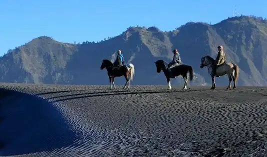 bromo, bromo tutup, gunung bromo, wisata bromo, idul fitri, nyepi