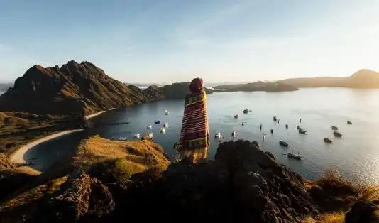 Taman Nasional Komodo Dinobatkan Sebagai Tempat Terindah di Dunia 2025! 2 Time Out, Taman Nasional Komodo, labuan bajo, nusa tenggara timur, tempat terindah di dunia 2025, The Cauldron, Pulau Padar, Pulau Rinca, komodo, Pulau Komodo, Hà Giang, Vietnam, Lembah Panukha, Bhutan, Punakha Valley, Bhutan, Taman Nasional Zhangye, China, Three Whale Rock, Thailand, Koh Rong Samloen, Kamboja, Ella, Sri Lanka, Kinkaku-ji, Jepang, Registan Square, Uzbekistan, Jaipur, India, Hoi An, Vietnam